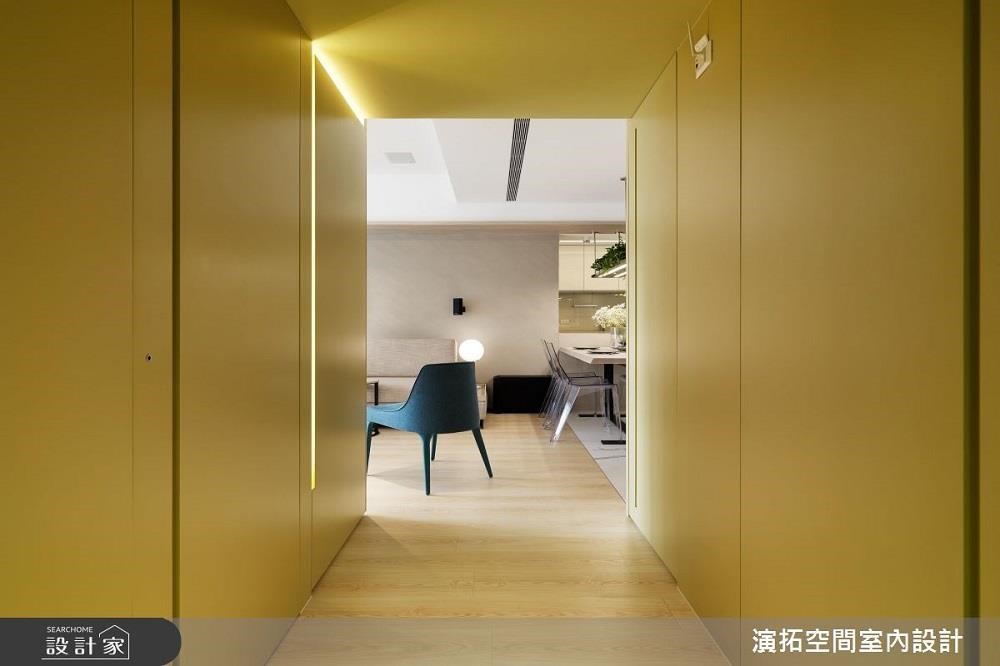 同樣利用黃色提亮日光較難透入的長型廊道。>>看完整圖庫 同樣利用黃色提亮日光較難透入的長型廊道。>>看完整圖庫